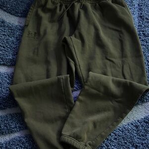 Like New…Under Armour Men's Olive Performance Jogger